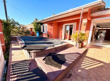 Casa · 159m² · 3 Quartos ·
Casa à 250 metros do mar com piscina
