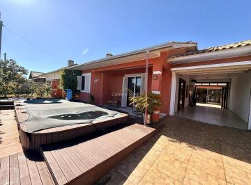 Casa · 158m² · 3 Quartos · Casa à 250 metros do mar com piscina