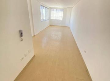 a85bf14a88b2f9624ecaa2e03c2594a0076577a3 · Sala comercial em andar alto, ar-condicionado, 1 vaga, 1 banheiro a poucos metros das Estações Água 