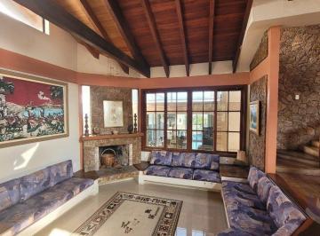Destaque · Casa de 386m² com 7 quartos sendo 3 suítes em Itaguaçú