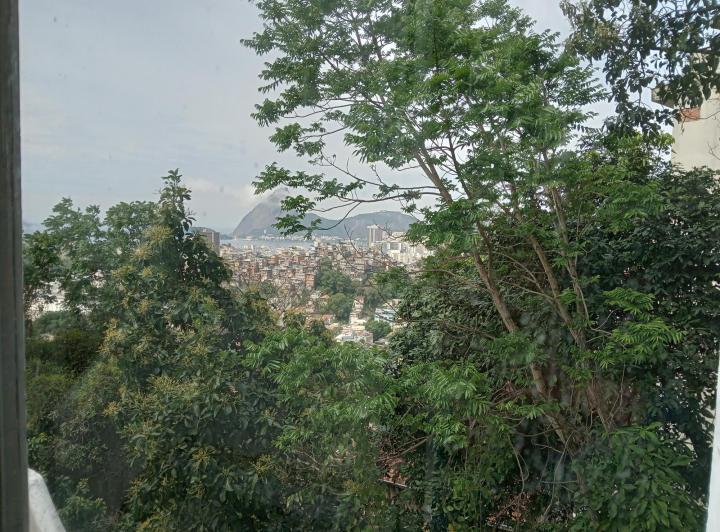 Foto do imóvel - Excelente localização em santa Teresa, apartamento reformado, vazio, frente, prédio apenas 2.