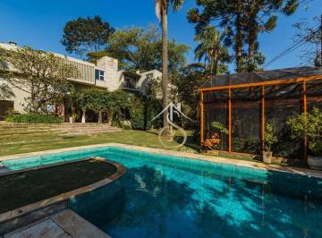 5784be6b2ea8c34d67eb824d72221fdf54c1f8e1 · Casa em terreno único, com amplos espaços, e muito conforto. Excelente localização. 1723,71m² - ter