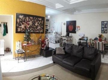 Casa · 452m² · 8 Quartos · 2 Vagas · Casa no Bairro Pioneiros com 3 dormitórios 2 vagas de garagem