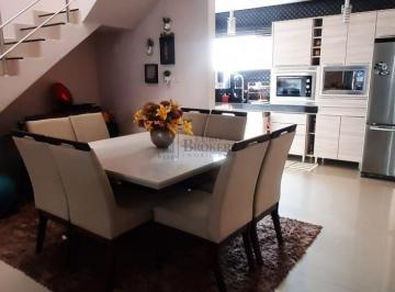 Casa · 134m² · 2 Quartos · 2 Vagas · Sobrado modelo triplex, mobiliado, localizado em Camboriú/SC