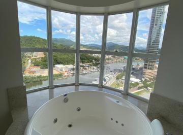 Apartamento · 237m² · 5 Quartos · 4 Vagas · Excelente apartamento frente mar em Balneário Camboriú.