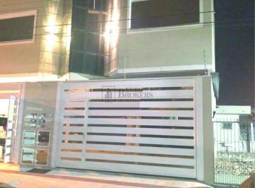 Casa · 250m² · 3 Quartos · 2 Vagas · Sobrado novo no Centro de Balneário Camboriú.