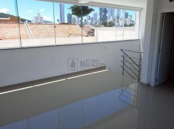 Casa · 155m² · 3 Quartos · 2 Vagas · Sobrado triplex no Centro de Balneário Camboriú.