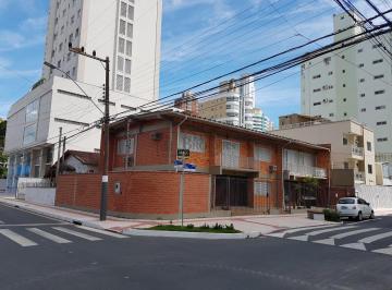 Casa · 322m² · 7 Quartos · 4 Vagas · Casa com 7 dormitórios no centro de Balneário Camboriú.