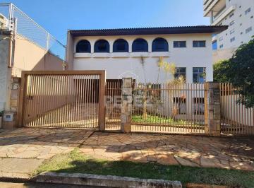 Casa · 536m² · 5 Quartos · 2 Vagas · Sobrado Tríplex no Bairro Centro