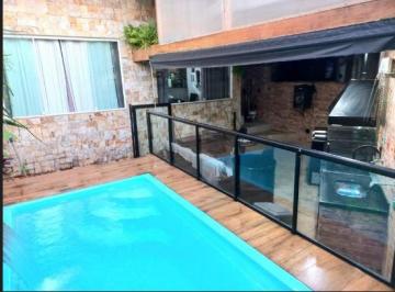 Casa de 3 quartos, Praia Grande · Sobrado a venda em Boqueirão, Praia Grande - SP