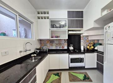 Casa de 5 quartos, Curitiba · Lindo Sobrado em condomínio - 145m² privativos - Mobiliado