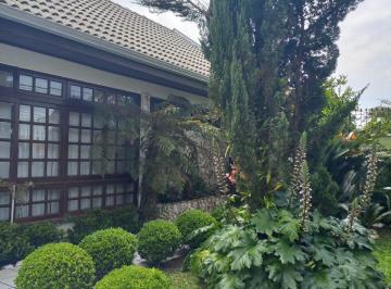 Casa de 3 quartos, Curitiba · CASA COM EDÍCULA em Rua Tranquila e Super Grande