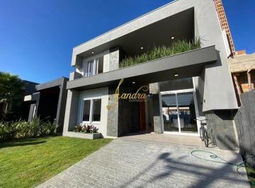 Casa · 228m² · 4 Quartos · Excelente sobrado em Condomínio com 04 suítes beira lago