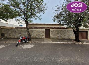 Foto 01 · Casa para venda com 4 dormitórios sendo 1 suíte, no bairro Santa Edwiges em Alfenas por R$450.000,00