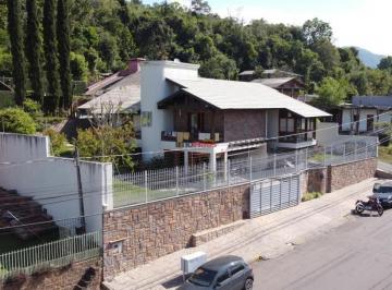 Casa · 334m² · 2 Vagas · Casa de alto padrão no Centro de Três Coroas