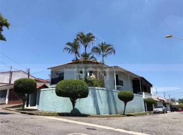 Casa · 394m² · 3 Quartos · 6 Vagas · Sobrado de alto padrão com 394 m², 3 suítes e 6 vagas na melhor localização entre Santo André e São