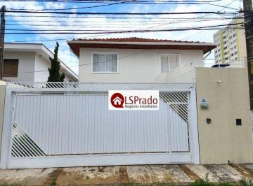 702e00f68e27ba6ae4741995b14bbc15501e0254 · Excelente casa em 2 niveis, com 3 dormitórios, 2 banheiros e 2 vagas!