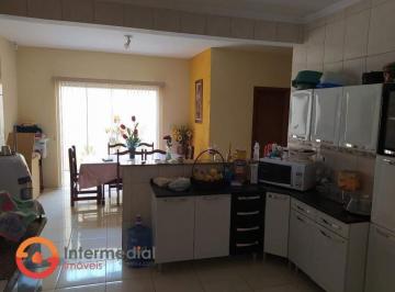 Casa · 164m² · 2 Quartos · 4 Vagas · Casa à venda com 2 dormitórios com quintal amplo localizado no Bairro Residencial Esplanada. 
