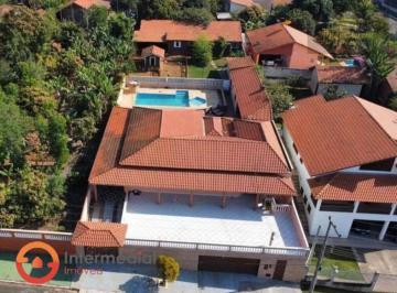 Rural · 1020m² · 5 Quartos · 10 Vagas · Chácara à venda com 1.020 mts de área de terreno amplo com 5 dormitórios sendo 2 suítes. 