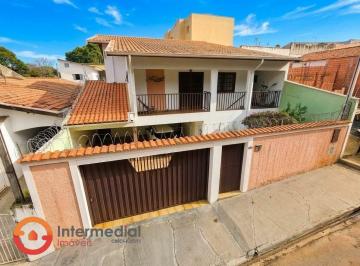 Casa · 238m² · 4 Quartos · 6 Vagas · Casa à venda com 600 m² de terreno, 248 m² de área construída, edícula e amplo espaço de lazer!!!