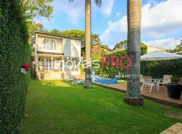 Casa · 230m² · 4 Quartos · 4 Vagas · Casa com 230m² com 4 dormitórios sendo 2 suítes no Alto da Boa Vista.