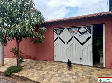 2022/10/ca894956a76fd1b06f08a3f261c442ce.jpg · Vende-se casa localizada no bairro João Crevelaro!