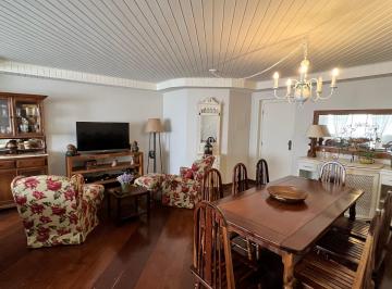 Apartamento de 2 quartos, Campos do Jordão · Amplo apartamento com ótima localização em Campos do Jordão