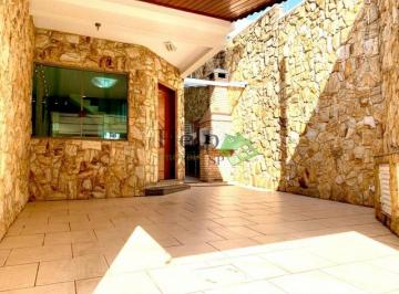 Casa · 132m² · 3 Quartos · 2 Vagas · Sobrado 3 dormitórios, suíte, 3 banheiros, churrasqueira, 2 vagas à venda no Bairro Saúde