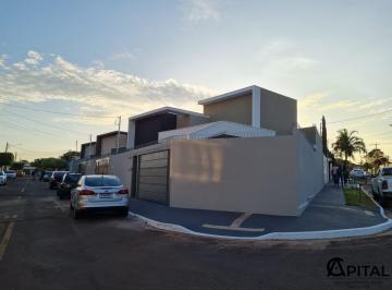 Casa · 107m² · 3 Quartos · 2 Vagas · Casa Alto Padrão - 3 Qts C/Suíte