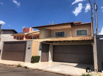 Casa · 320m² · 5 Quartos · 2 Vagas · Excelente sobrado com Área de Lazer