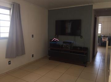 Foto 01 · Excelente imóvel, localizado próximo ao centro da cidade, com 3 dormitórios, 1 banheiro social, sala