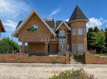 Casa · 661m² · 5 Quartos · 4 Vagas · Casa 4 suítes em Campos do Jordão com piscina aquecida
