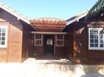 f395bc7e3fd55768ba0411aeec4924af0d13602e · Excelente casa de Madeira com Varanda 3 dormitórios sendo1 suíte  à venda, 160 m² por R$ 700.000 - B