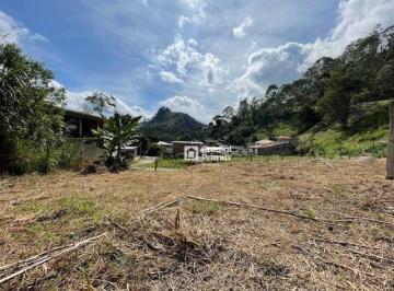 4d68c9b094bc74af87d232d769b788cdd5bc4dcd · Terreno plano, cercado e de esquina medindo 447 m² por R$180.000,00 - Campo do Coelho - Nova Friburg