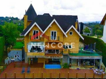 Casa · 661m² · 5 Quartos · 2 Vagas · Casa de condomínio em Rua Principal - Jardim do Embaixador - Campos do Jordão/SP