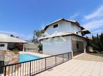 Casa · 400m² · 4 Quartos · 6 Vagas · Sobrado com 4 dormitórios e piscina em Peruíbe