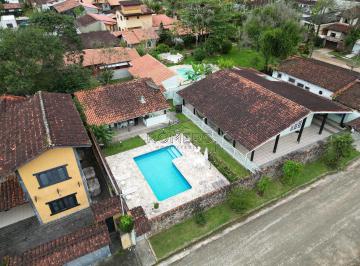 Casa · 262m² · 6 Quartos · 3 Vagas · Casa a venda com 6 dorms, Praia da Lagoinha, Ubatuba -R$ 1.3mil