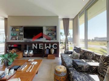 Casa · 460m² · 4 Quartos · 3 Vagas · Casa de condomínio em  Avenida Paraguassú - Xangri-Lá - Xangri-Lá/RS