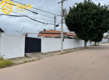 Foto 01 · Casa térrea recém-reformada, contendo 4 suítes, sala ampla para vários ambientes, localizada em jund