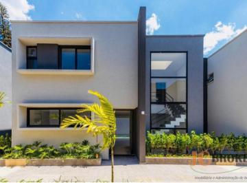 Casa · 401m² · 4 Quartos · 3 Vagas · Casa de condomínio com 401,12 m², 4 suítes, 3 vagas de garagem,