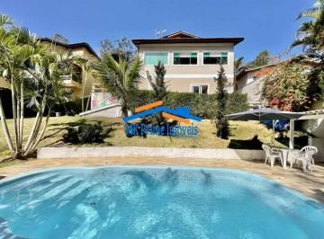 Casa · 400m² · 5 Quartos · 6 Vagas · Casa Reformada no Nova Higienópolis - Conforto e Lazer.