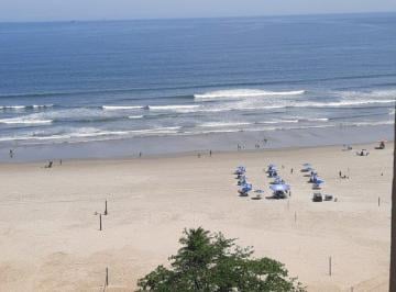 Apartamento · 115m² · 3 Quartos · Frente ao mar, vista total. Amplo. Três dormitórios, armário