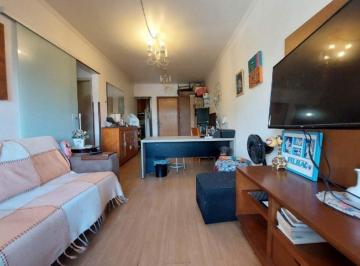 Apartamento · 108m² · 2 Quartos · 1 Vaga · Dois dormitórios bem conservado em bom tamanho. Elevador, ga
