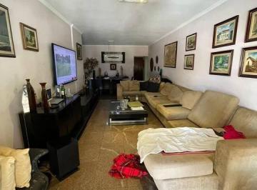 Apartamento · 187m² · 3 Quartos · 2 Vagas · Três dormitórios com dependência 187 m2. Sala grande em L. D