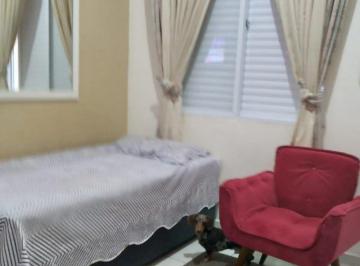 Apartamento térreo para venda de dois dormitórios. Bem conservado, com portaria  · Térreo de dois dormitórios bem próximo da praia. Ao lado