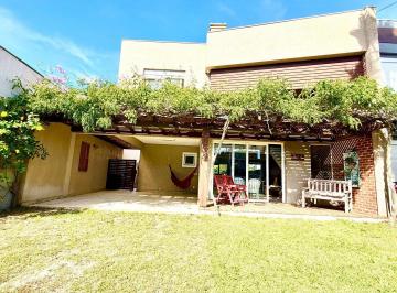 Casa · 187m² · 3 Quartos · 4 Vagas · 
                                Sobrado no Condomínio Las Palmas
                            