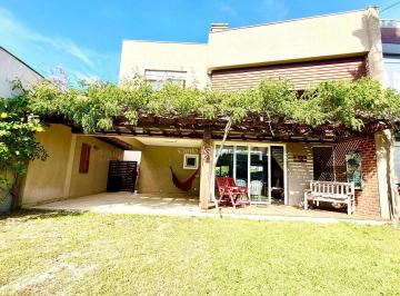 Casa · 187m² · 3 Quartos · 4 Vagas · Sobrado no Condomínio Las Palmas