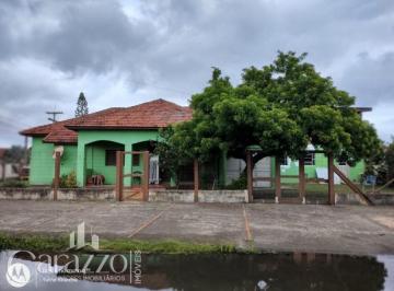 Apartamento · 4 Quartos · Casa com 04 dormitórios no centro de Tramandaí