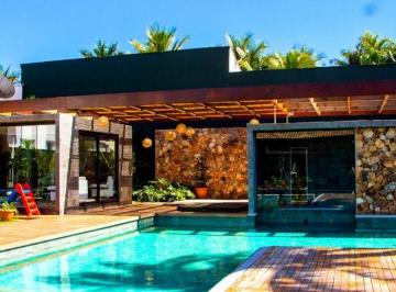 Casa · 366m² · 5 Quartos · 4 Vagas · Casa térrea frente praça no Jardim Acapulco na praia de Pernambuco em Guarujá