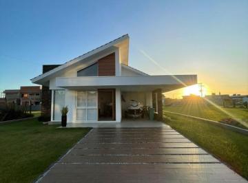Apartamento · 173m² · 4 Quartos · 1 Vaga · casa de 04 dormitórios em condominio fechado em tramandai